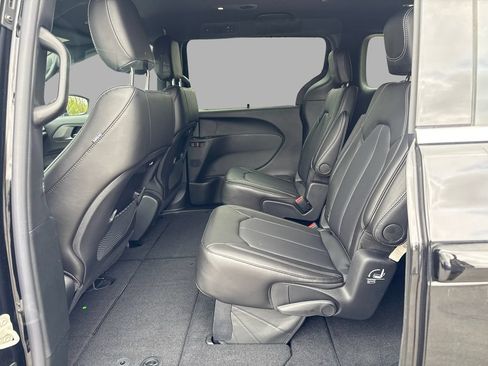 New 2027 Chrysler Pacifica Select FWD image 11
