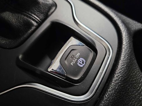 Used 2020 Jeep Cherokee Latitude image 22