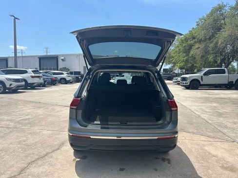Used 2022 Volkswagen Tiguan SE FWD image 40