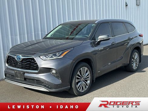Certified 2021 Toyota Highlander Platinum AWD/4WD image 1
