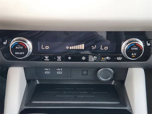 New 2025 Mitsubishi Outlander SE image 14