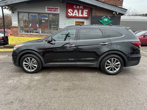 Used 2017 Hyundai Santa Fe SE w/ SE Premium Package 02 image 2