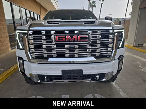 Used 2025 GMC Sierra 3500 Denali w/ Denali Reserve Package image 2