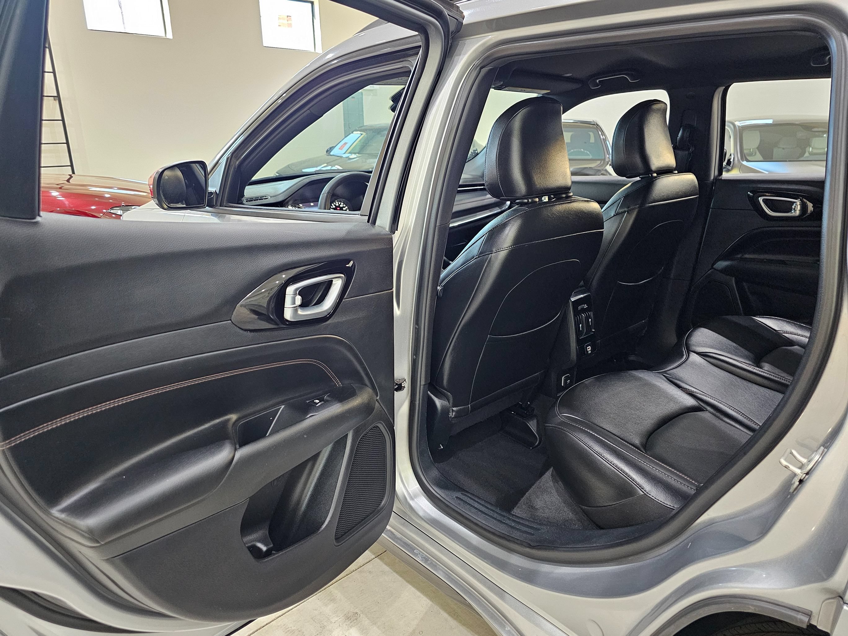 Used 2023 Jeep Compass Limited AWD/4WD image 18