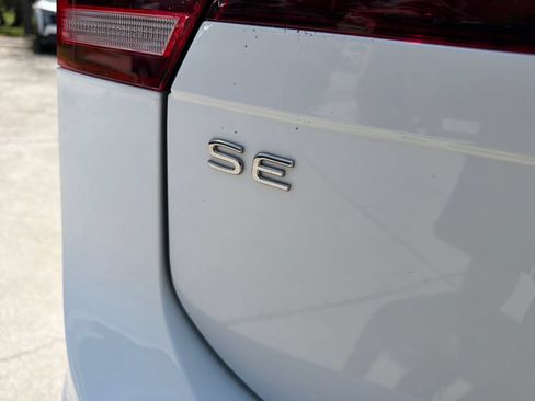 Used 2022 Volkswagen Tiguan SE FWD image 10