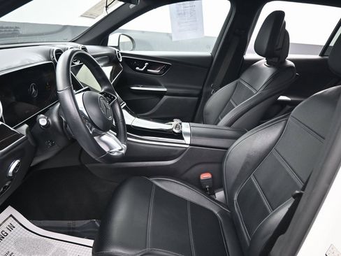Used 2024 Mercedes-Benz GLC 300 4MATIC image 23