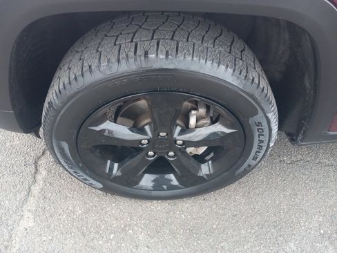 Used 2022 Jeep Grand Cherokee Altitude image 28