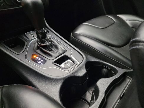 Used 2019 Jeep Cherokee Latitude Plus image 26