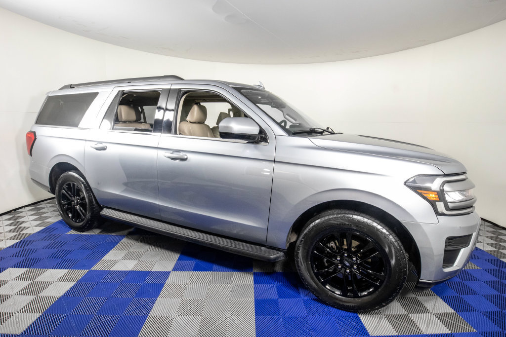 Used 2024 Ford Expedition Max XLT RWD image 3