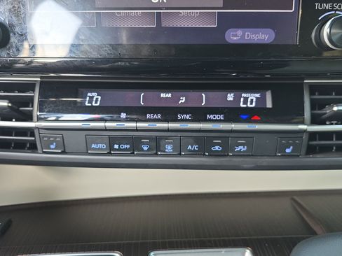 Used 2021 Toyota Sienna XLE image 23