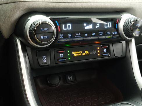 Used 2019 Toyota RAV4 Limited AWD/4WD image 20