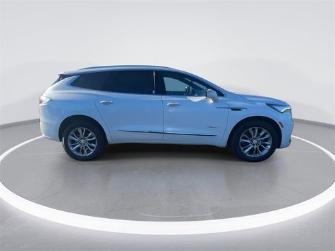 Used 2022 Buick Enclave Avenir image 9