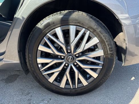 Used 2025 Nissan Altima 2.5 SV FWD image 24