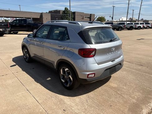 Used 2025 Hyundai Venue SEL FWD image 6