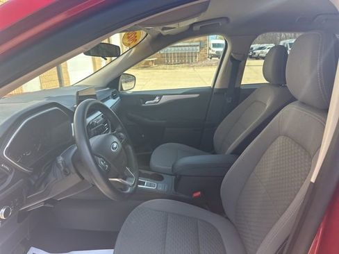 Used 2020 Ford Escape SE image 9