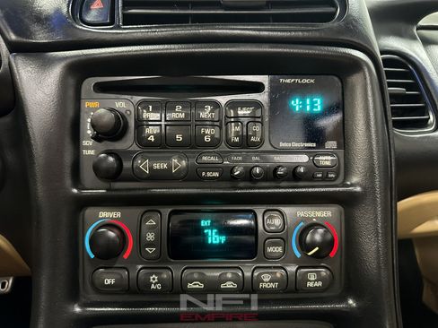 Used 2000 Chevrolet Corvette Coupe w/ Memory Pkg RWD image 37