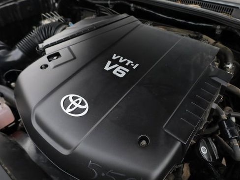 Used 2010 Toyota Tacoma PreRunner image 9