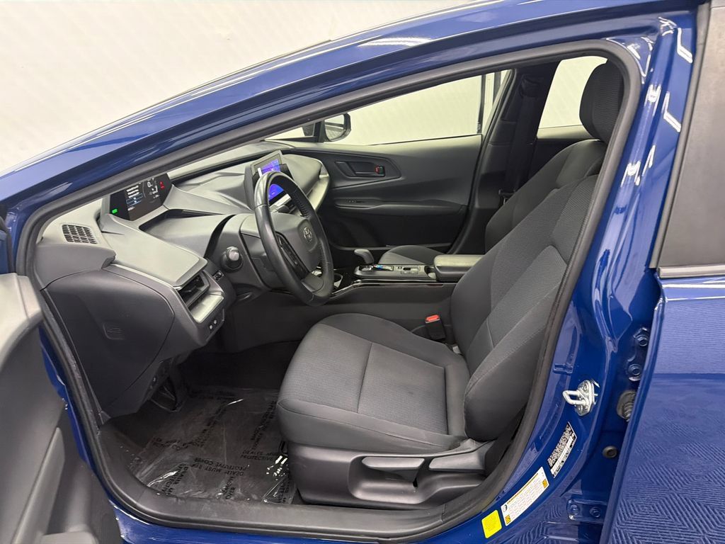 Used 2024 Toyota Prius LE FWD image 9