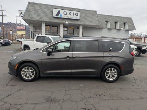 Used 2023 Chrysler Voyager LX image 7