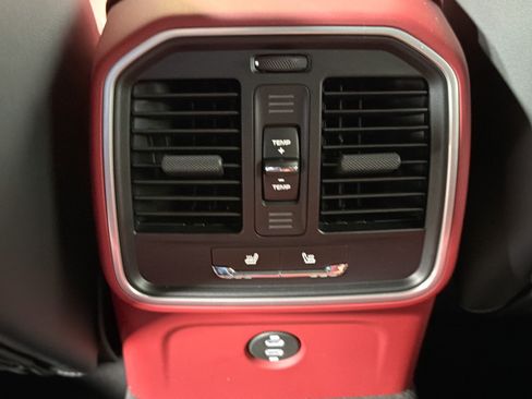 Used 2026 Porsche Macan S AWD/4WD image 20