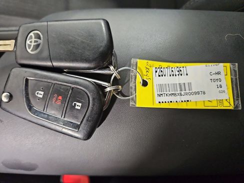 Used 2018 Toyota C-HR XLE FWD image 28