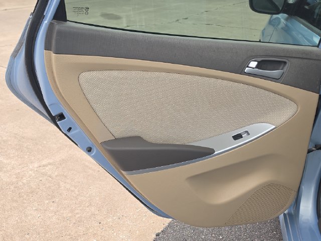 Used 2012 Hyundai Accent GLS FWD image 12