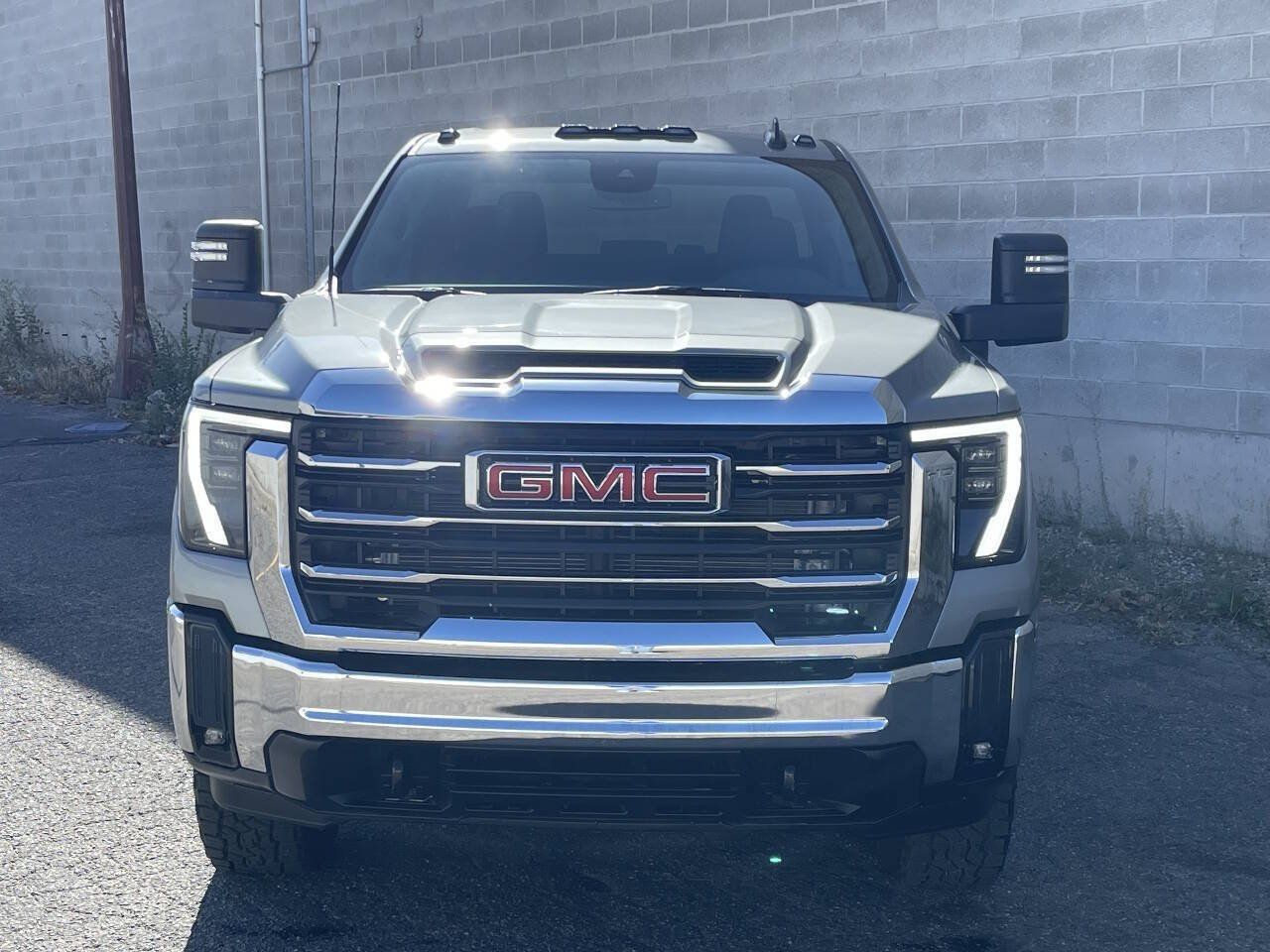 Used 2026 GMC Sierra 2500 SLE w/ SLE Value Package; AWD/4WD image 3