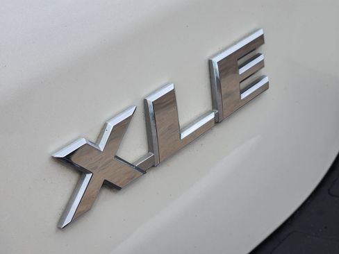 Used 2019 Toyota Highlander XLE image 13