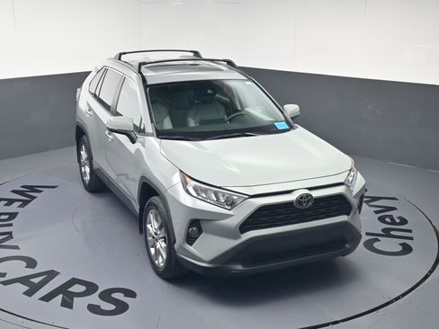 Used 2021 Toyota RAV4 XLE Premium image 31