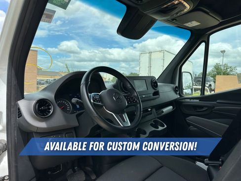 Used 2022 Mercedes-Benz Sprinter 2500 image 10