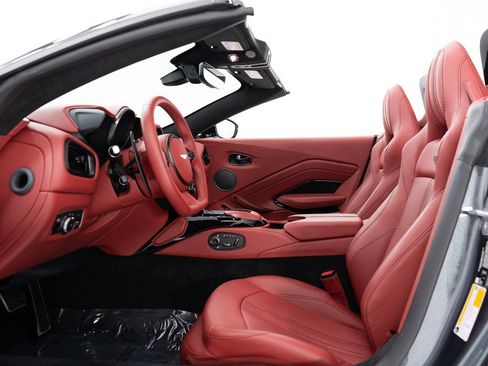 Used 2021 Aston Martin V8 Vantage Roadster image 22