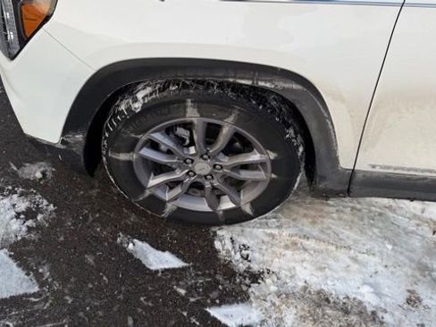 Used 2023 GMC Terrain SLT image 14