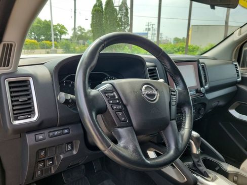 Used 2022 Nissan Frontier SV AWD/4WD image 19