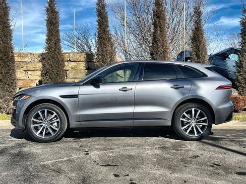 Used 2025 Jaguar F-PACE R-Dynamic S image 2