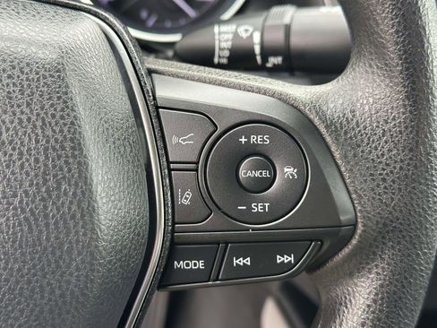 Used 2019 Toyota Camry LE image 13