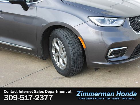 Used 2023 Chrysler Pacifica Limited image 23