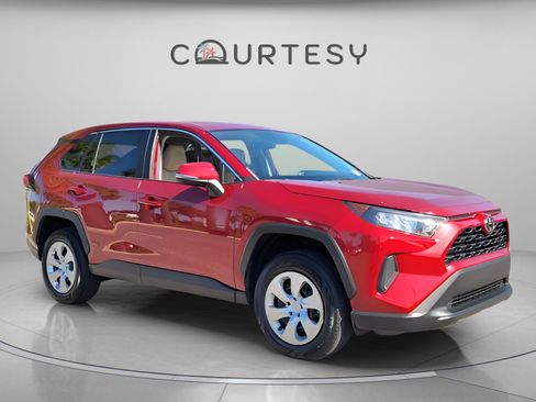 Certified 2022 Toyota RAV4 LE image 7