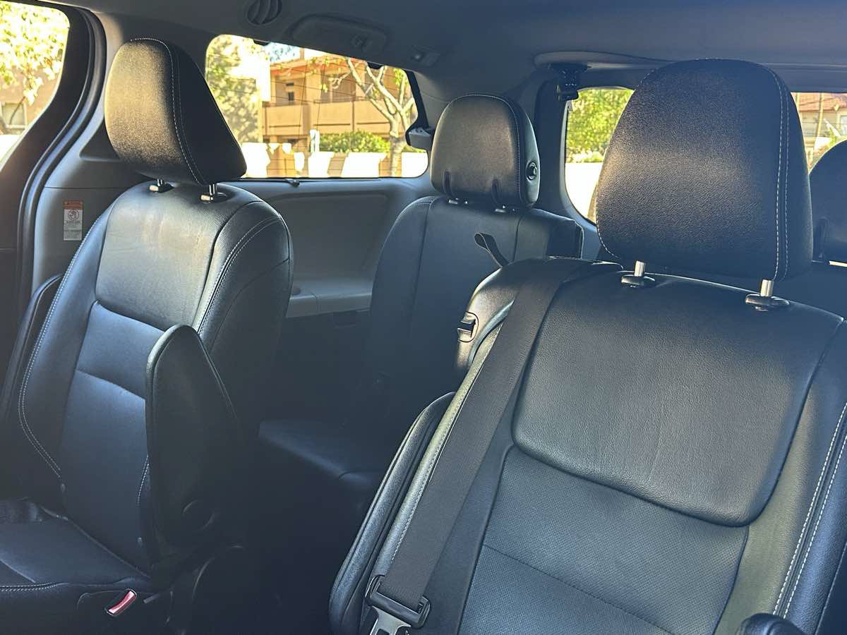 Used 2017 Toyota Sienna SE w/ SE Preferred Package FWD image 14