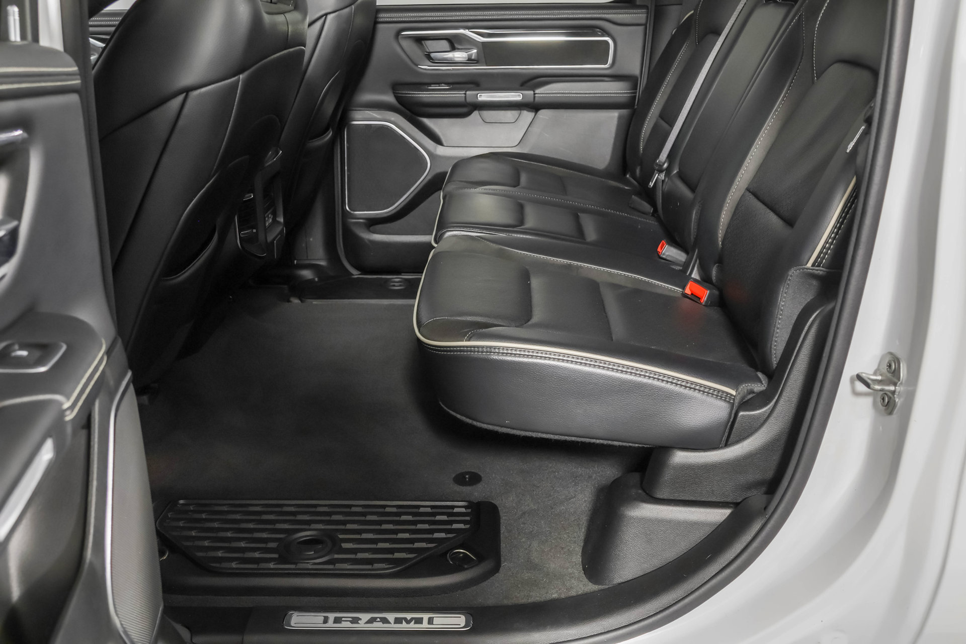 Used 2022 RAM 1500 Laramie AWD/4WD image 41