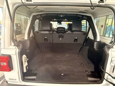 Used 2024 Jeep Wrangler Sahara image 11