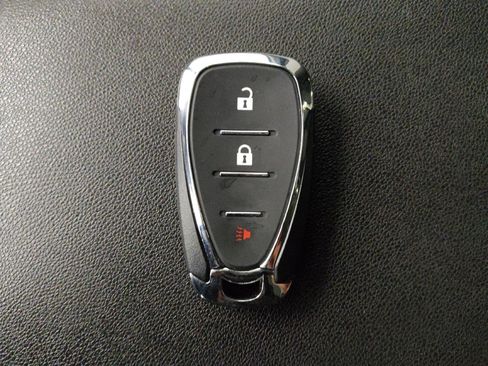 Used 2020 Chevrolet Equinox LS image 32