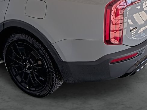 Used 2022 Kia Telluride EX w/ EX Premium Package image 9