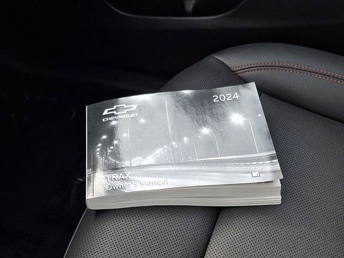 Certified 2024 Chevrolet Trax RS w/ Sunroof Package image 25