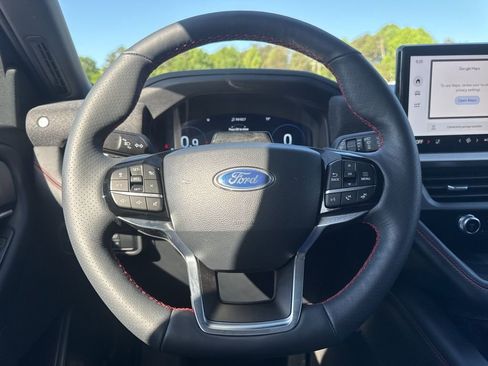 Used 2025 Ford Explorer ST-Line w/ ST-Line Street Pack image 14