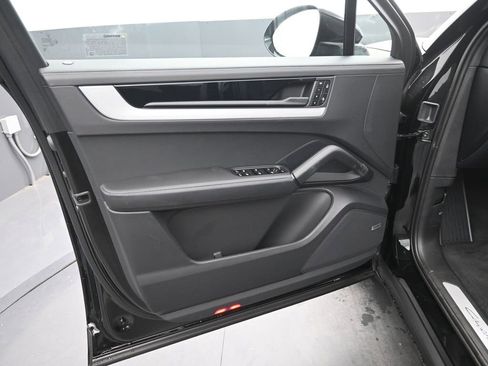 New 2026 Porsche Cayenne image 18