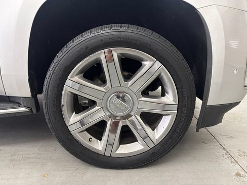 Used 2018 Cadillac Escalade ESV Luxury RWD image 26