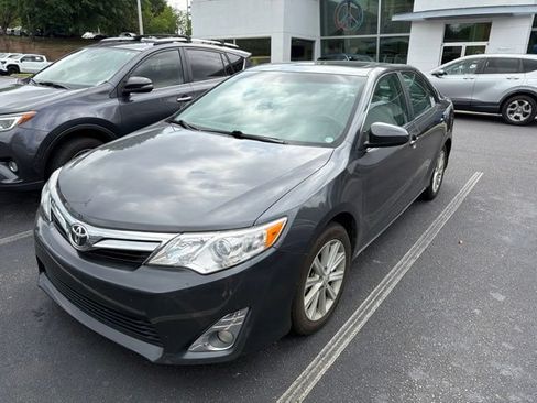 Used 2012 Toyota Camry XLE w/ Leather Pkg FWD image 3