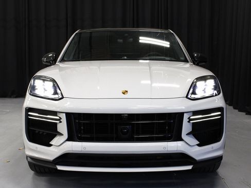 Used 2024 Porsche Cayenne Turbo GT image 10