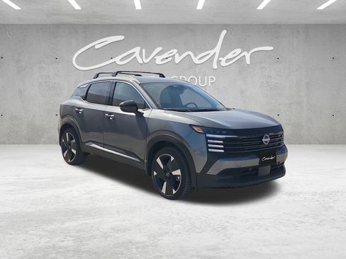 New 2026 Nissan Kicks SR w/ Cold Weather Package image 2