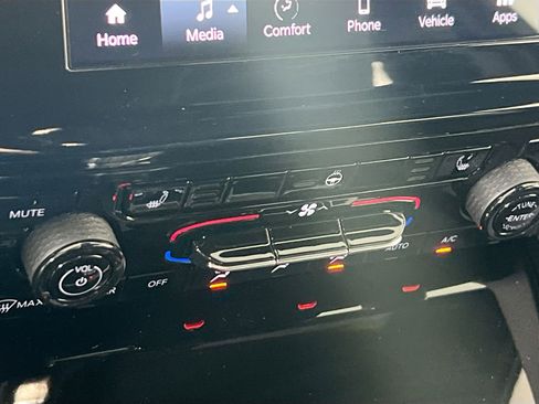 Used 2023 Jeep Grand Cherokee Altitude image 19